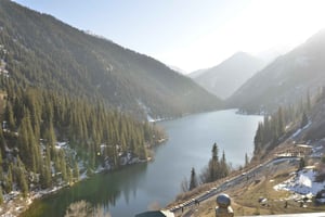 Almaty: 2-tägige Tour zum Tscharyn-Canyon, Kaindy-See und Kolsay