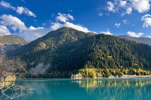 Almaty: dagtrip naar het Esik-meer en de Turgen-waterval