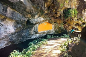 Bungoma County: guidet fottur i lavaubehuler på Elgon