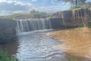 Isiolo: Moottoripyöräretki luonnon ja piilotettujen ihmeiden läpi