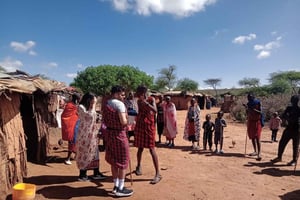 Kenia: Maasai-Dorfbesuch mit traditioneller Tanzshow