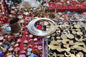 Maasai Market Souvenir Shopping