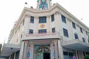 MOMBASA:FortJesus,OldTownOstrichAntelopeGiraffeOryx,WildTour