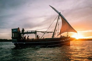 Nairobi: Maasai Mara and Diani Beach 7-Day Safari Tour