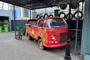 Nairobi: Nganya Tour Experience with Street Food Tasting