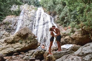 Visite des chutes d'eau et du temple des moines momifiés de Koh Samui