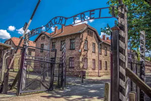 De Varsóvia: Visita guiada a Auschwitz-Birkenau e Cracóvia