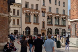Krakow: Hidden Gems Walking Tour with Local Guide