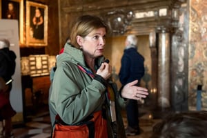 Krakow: Private Wawel Castle & Hill Guided Tour