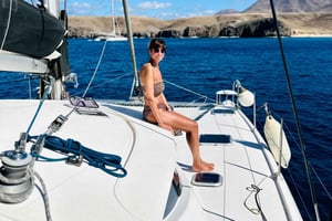 4 tunnin jaettu katamaraanipurjehdus Papagayo-rannoille (enintään 12 henkilöä)