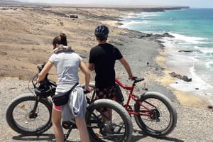 Caleta de Fuste/Corralejo: Guided E-Bike Tour & Crater Hike
