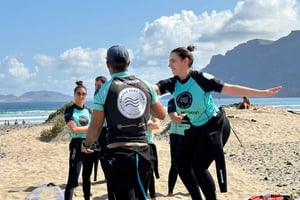 Lanzarote: lezioni di surf dinamiche con gli amici o lezioni private a Famara