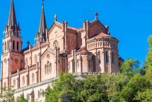 From Gijón: Covadonga Lakes, Cangas de Onís and Lastres