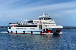 Lanzarote: Veerboot terug naar La Graciosa met bus ophaalservice