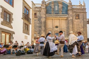 Lanzarote: Teguise Market and LagOmar Private Tour