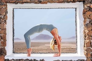 Lanzarote: Sesión de Yoga Volcánico con Vistas al Océano