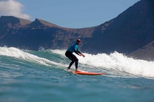 Cours de surf privés à Lanzarote : profitez des vagues rien que pour vous.