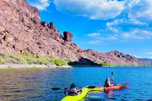 Willow Beach: 5 baaien en 2 grotten Emerald Cave-kajaktocht