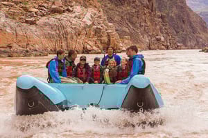 Ab Las Vegas: Wildwasser-Rafting im Grand Canyon