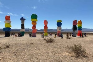 Las Vegas: 7 Magic Mountains Tour with Lunch