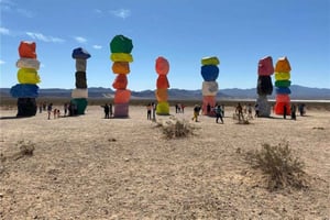 Las Vegas: 7 Magic Mountains Tour with Lunch