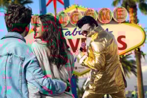 Las Vegas : Renouvellement des vœux ou mariage avec Elvis en or au panneau de bienvenue