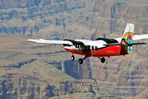 ラスベガス：オプションでスカイウォーク入場も可能なグランドキャニオンフライト