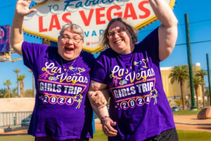 Las Vegas: Las Vegas Sign + 7 Magic Mountains + Photoshoot