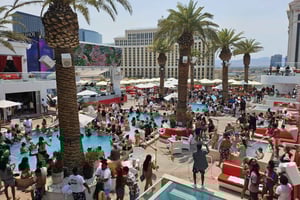 Las Vegas: ruta por las piscinas con autobús de fiesta, barra libre y entrada VIP