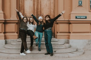 Kandidatfotografering och upptäcktsfärd i Rigas gamla stad