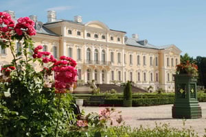 Von Vilnius aus: Privater Transfer nach Riga mit 2 Tour Stopps