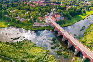 Von Riga: Tagestour nach Kuldiga UNESCO, Wasserfall & Wein