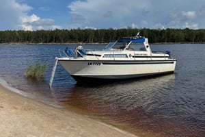 Tour particular de barco. Descubra a mágica Riga a partir da água conosco