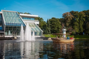 Riika: Kanaaliveneen kiertoajelu ääniopastuksella