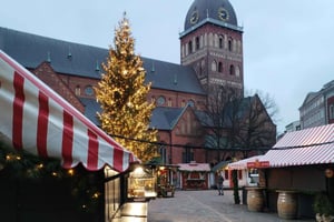 Riga Old Town, Art Nouveau and Central Market Tour by car