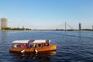 Рига: Частная экскурсия на лодке по Рижскому каналу и Даугаве