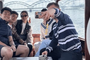 Riga : visite privée en bateau sur les canaux de Riga avec Riga Black Balsam