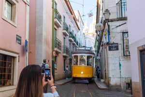 Alfama Photo Walk: Lisbon Photography Tour with a Local