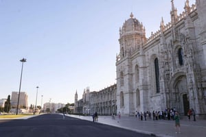 Belém Walking Tour + Jerónimos Monastery Ticket