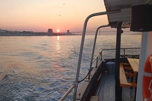 Cascais: Sunset Cruise to Lisbon with Open Bar