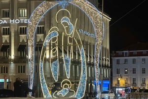 Christmas lighting tour in Lisbon by Tuktuk