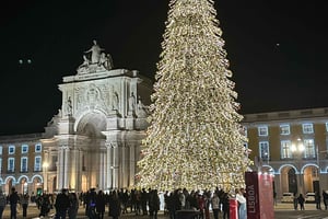Christmas lighting tour in Lisbon by Tuktuk