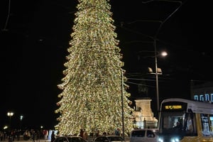 Christmas lighting tour in Lisbon by Tuktuk