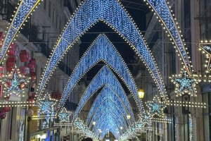 Christmas lighting tour in Lisbon by Tuktuk