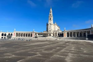 Fatima, Aljustrel, Nazare, Obidos All Day Trip from Lisbon