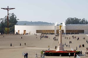 Fátima Express Sanctuary: The Spiritual Heart of Portugal in a few hours