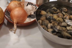 Food Market Guided Tour with Chef and Cooking Class