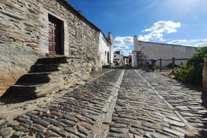 From Lisboa: Evora and Monsaraz Full-Day Tour