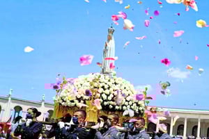 From Lisbon - Fatima, Nazaré, and Obidos Small Group Tour