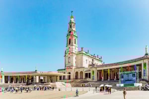 From Lisbon - Fatima Óbidos Batalha & Nazaré Small Group Tour